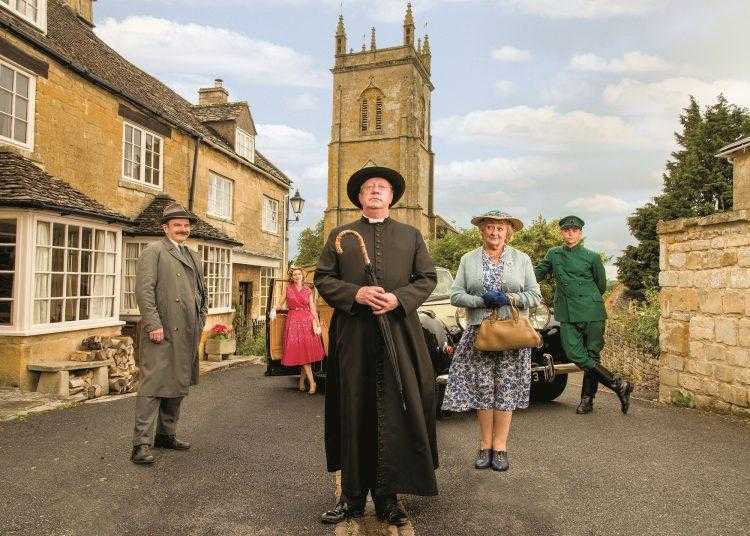 Inspector Mallory (Jack Deam), Lady Felicia (Nancy Carroll), Father Brown (Mark Williams), Mrs McCarthy (Sorcha Cusack) & Sid Carter (Alex Price)